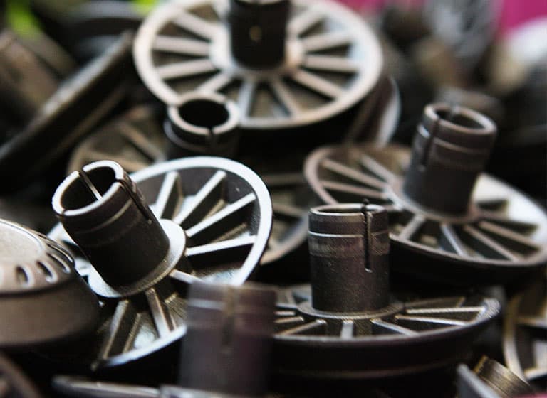 أجزاء السيارات البلاستيكية