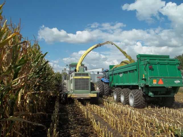 ST 550 Tridem silaj römorku