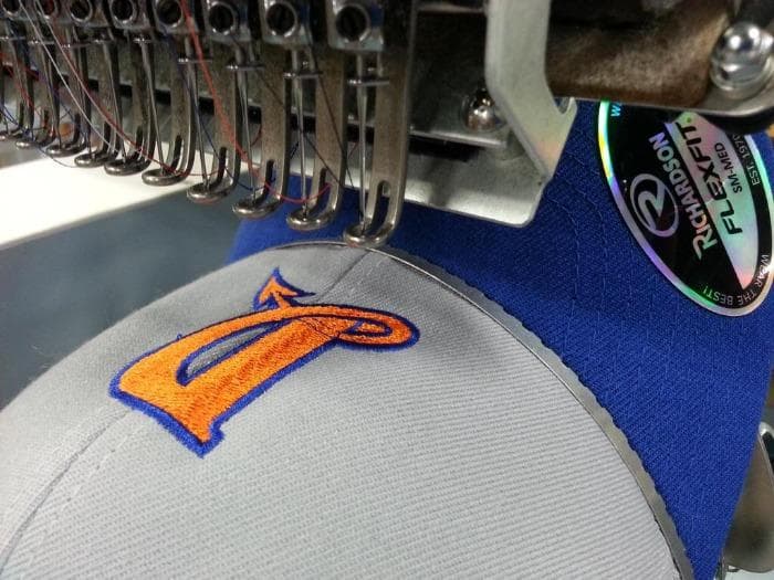 Cappelli sportivi unisex con visiera e personalizzati.