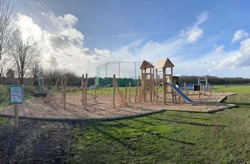 'Aire de jeux en Robinier