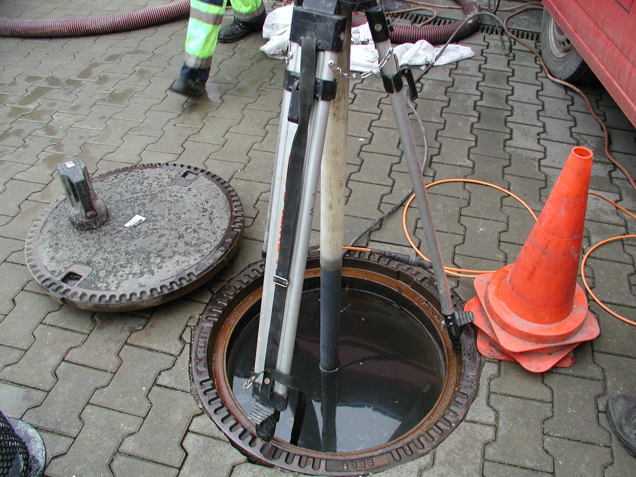 PRUEBAS DE ALCANTARILLADO Y CONDUCCIONES