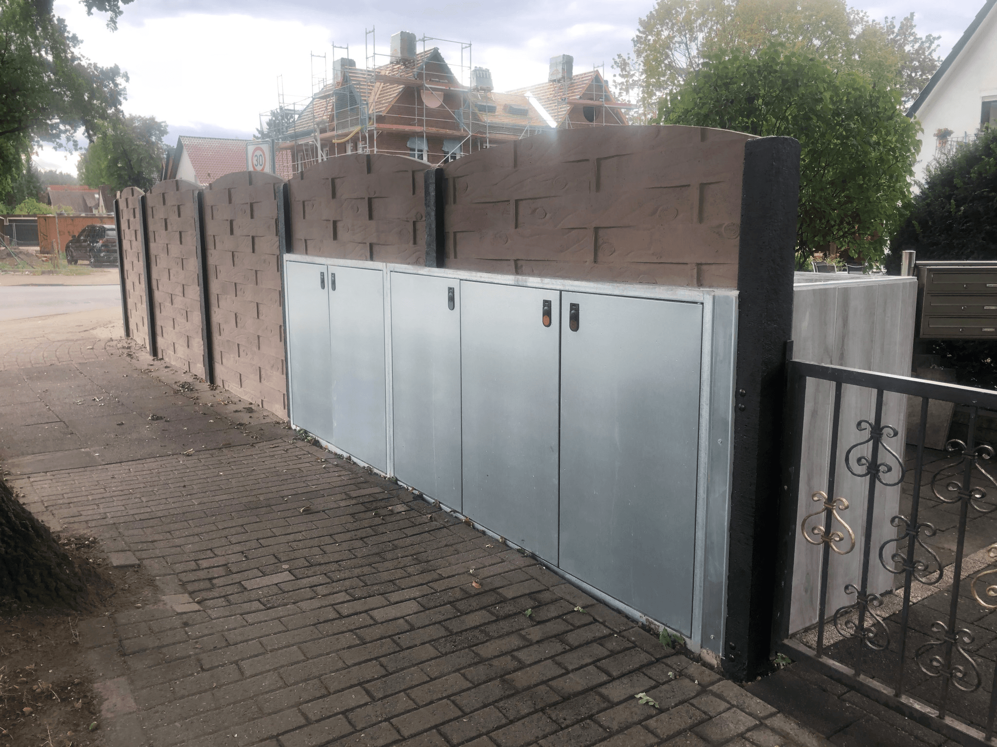 бетонные стены сада