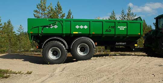 Тракторный прицеп с самосвалом