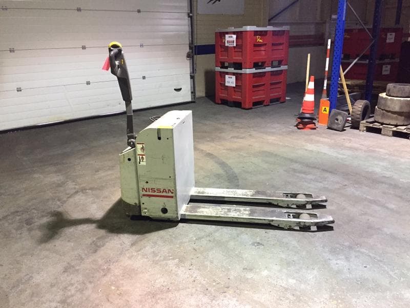 Transpalette accompagnant Nissan PLL180