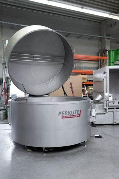 Degreasing of voluminous parts with the toploader...