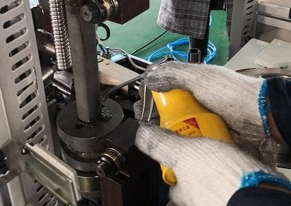 WARTUNG UND INSTANDHALTUNG