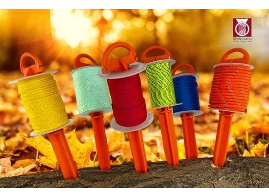 Kordeln Und Seile Auf Gartenspießen / Erdspießen