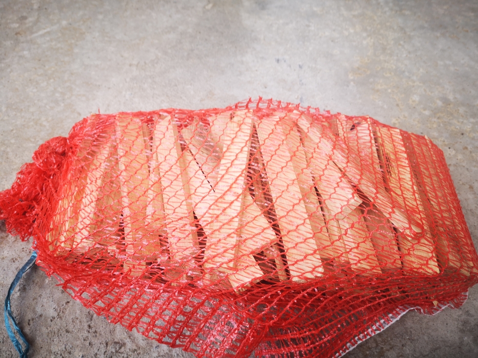 Kindling pure oak, 4 kg packages