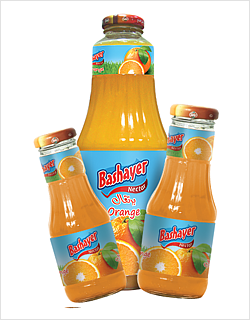   Стеклянная бутылка апельсинового сока
