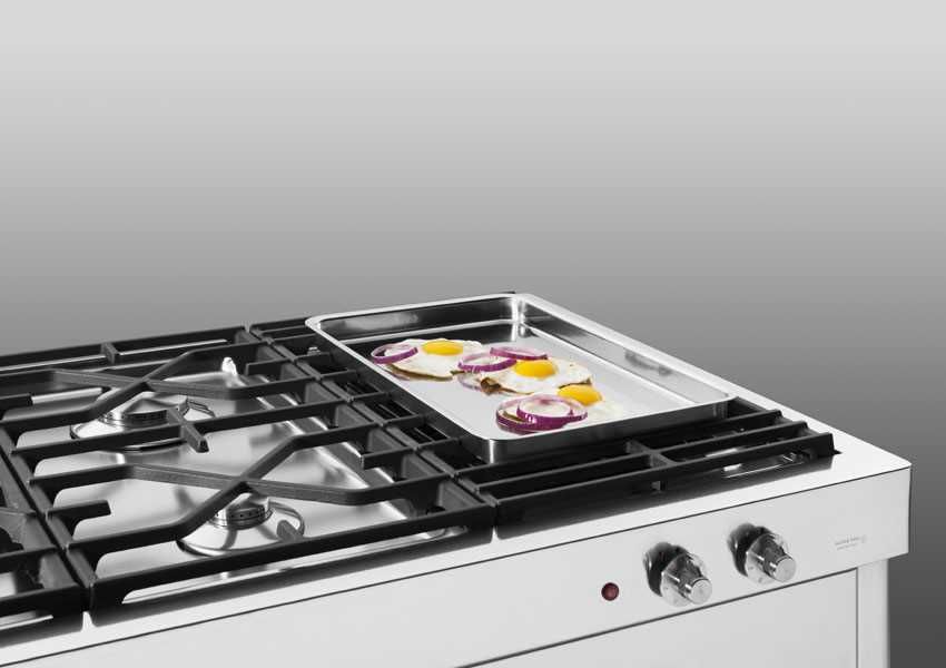 Hob unit with 5 gas burners, electric grill with cast iron grid, and front controls.