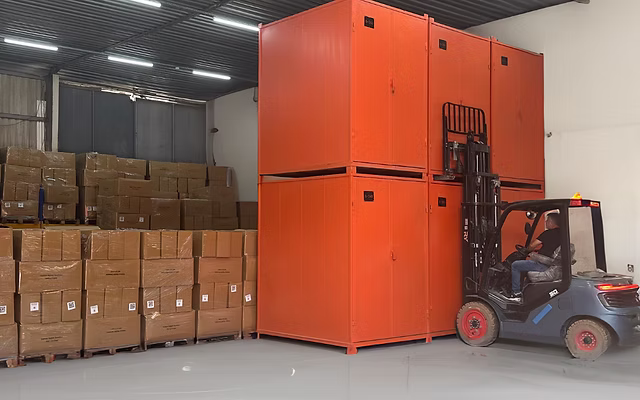 Servicios de almacenamiento de mercancías y logística.