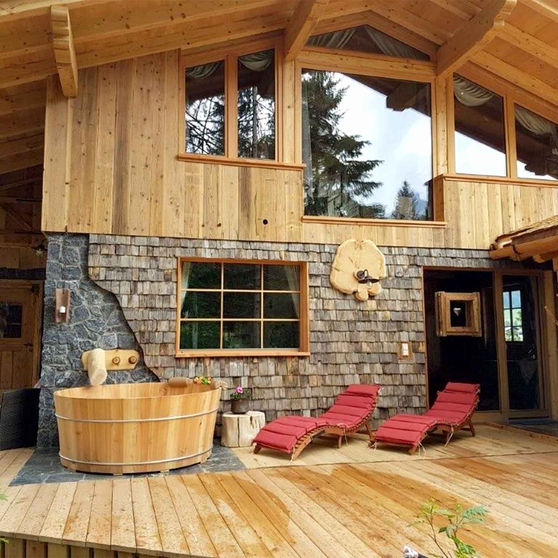 Aussenbadewanne-rund-Lärche-natur.jpg