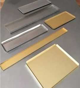 الصواني في الفولاذ المقاوم للصدأ والألومنيوم الذهبي