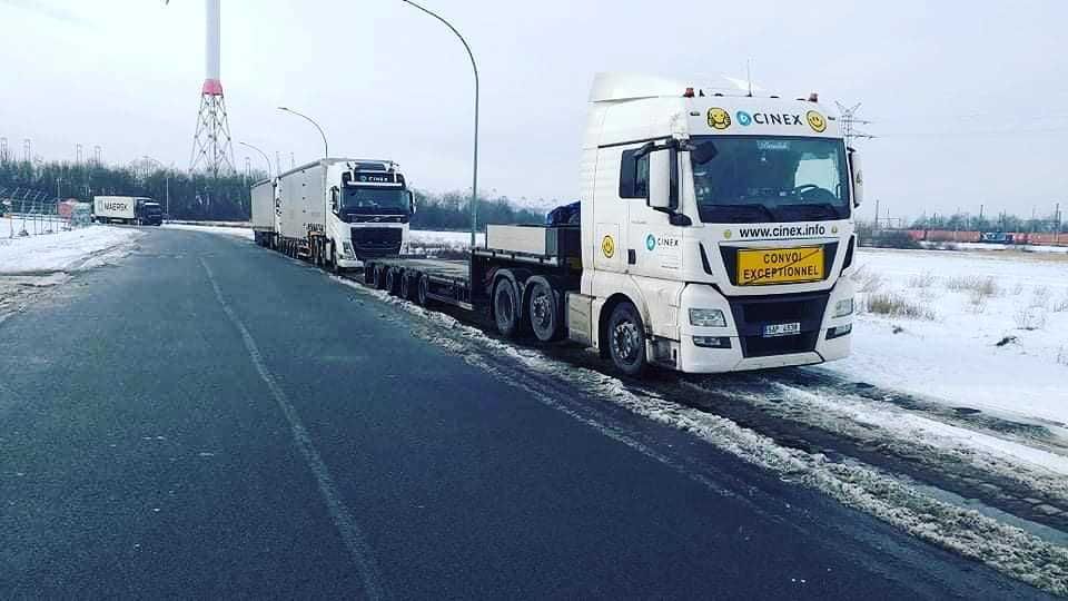 Road transport with flatbed trailer