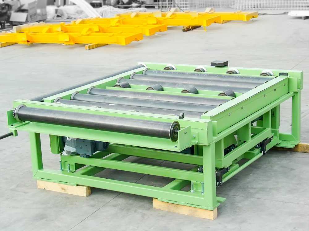  Roller conveyors