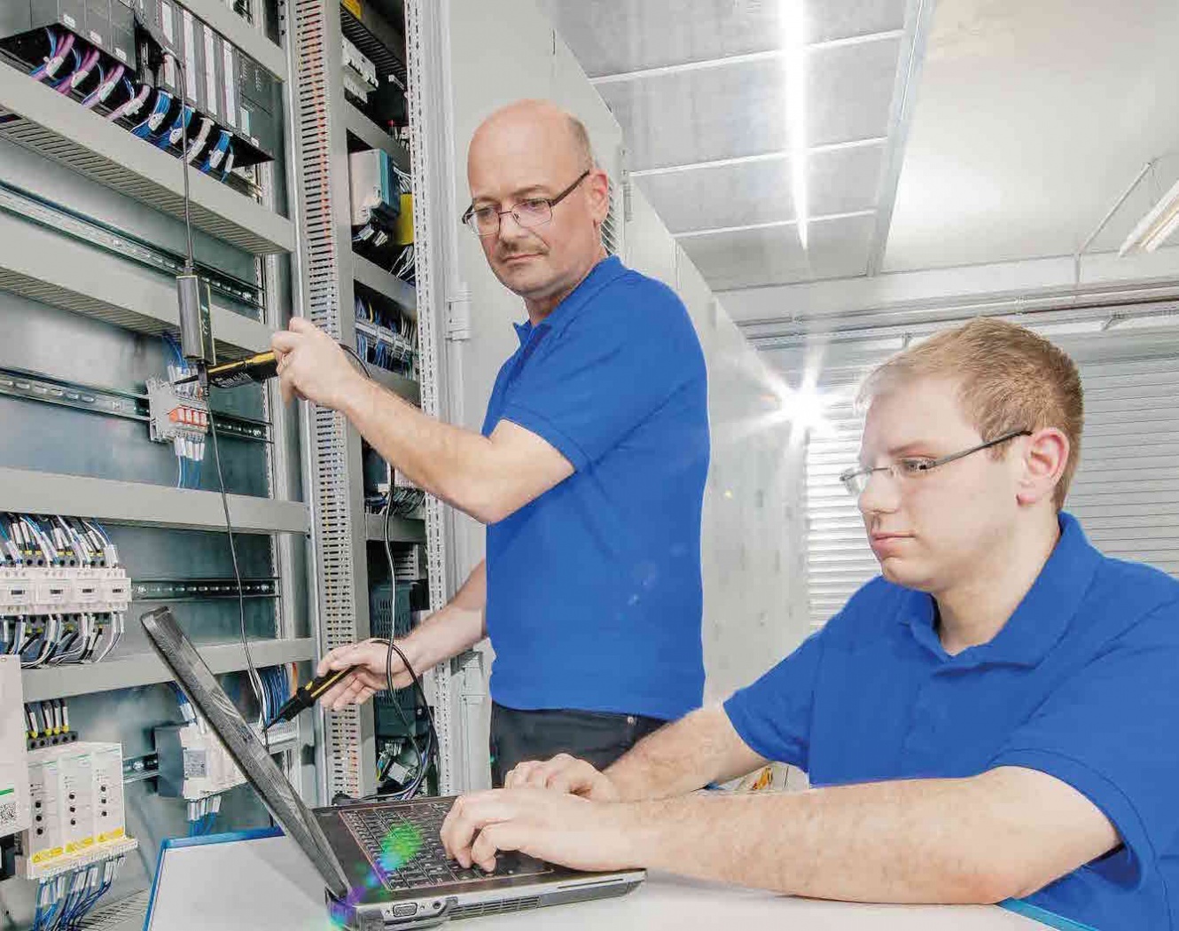 e segurança da instalação de controlo