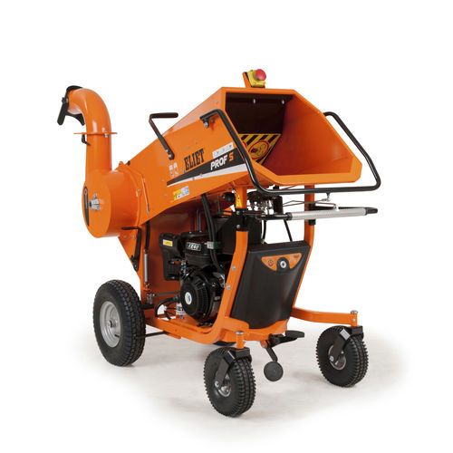 PULLING PORTABLE WOOD CHIPING MACHINE