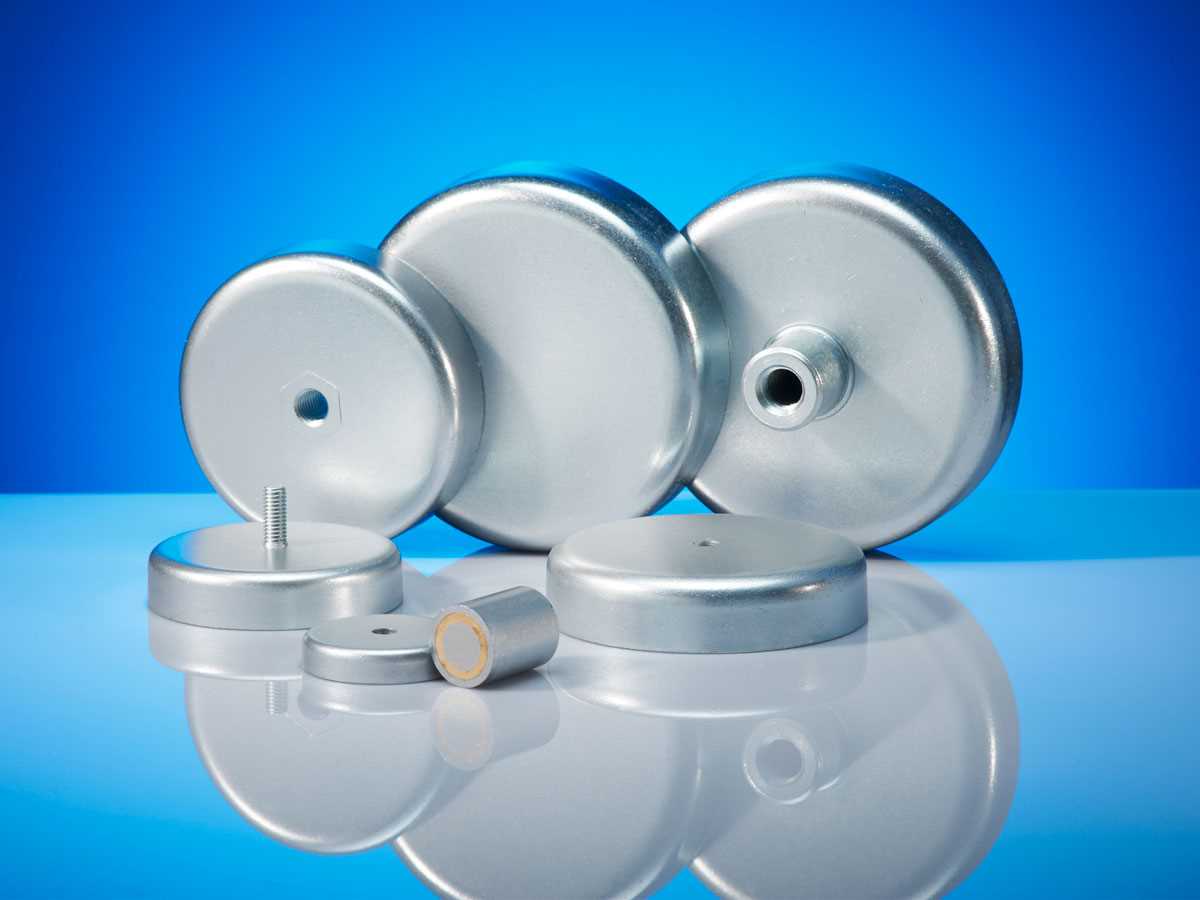 Ferrite pot magnets