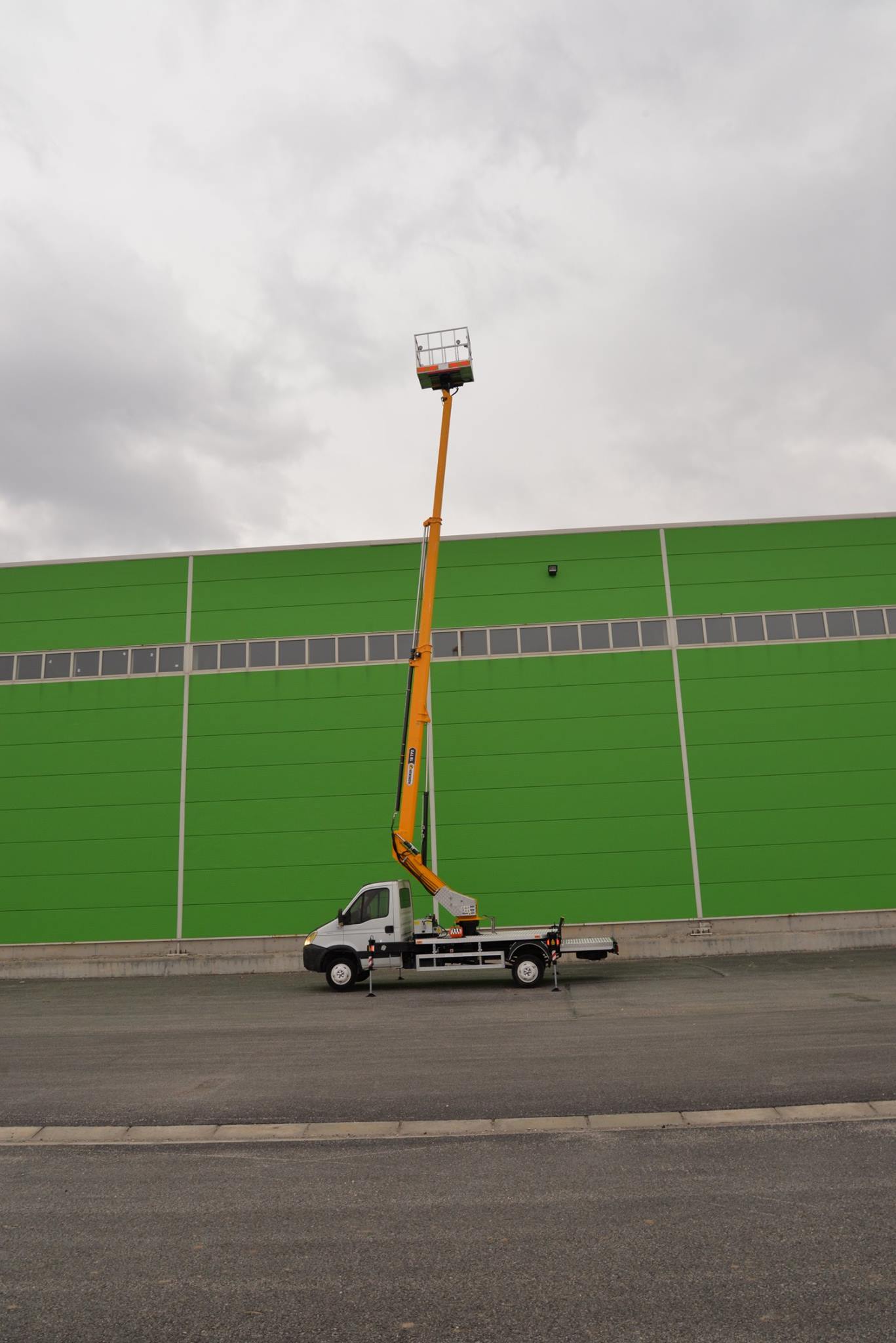 mobile platform / TELESCOPIC PLATFORM