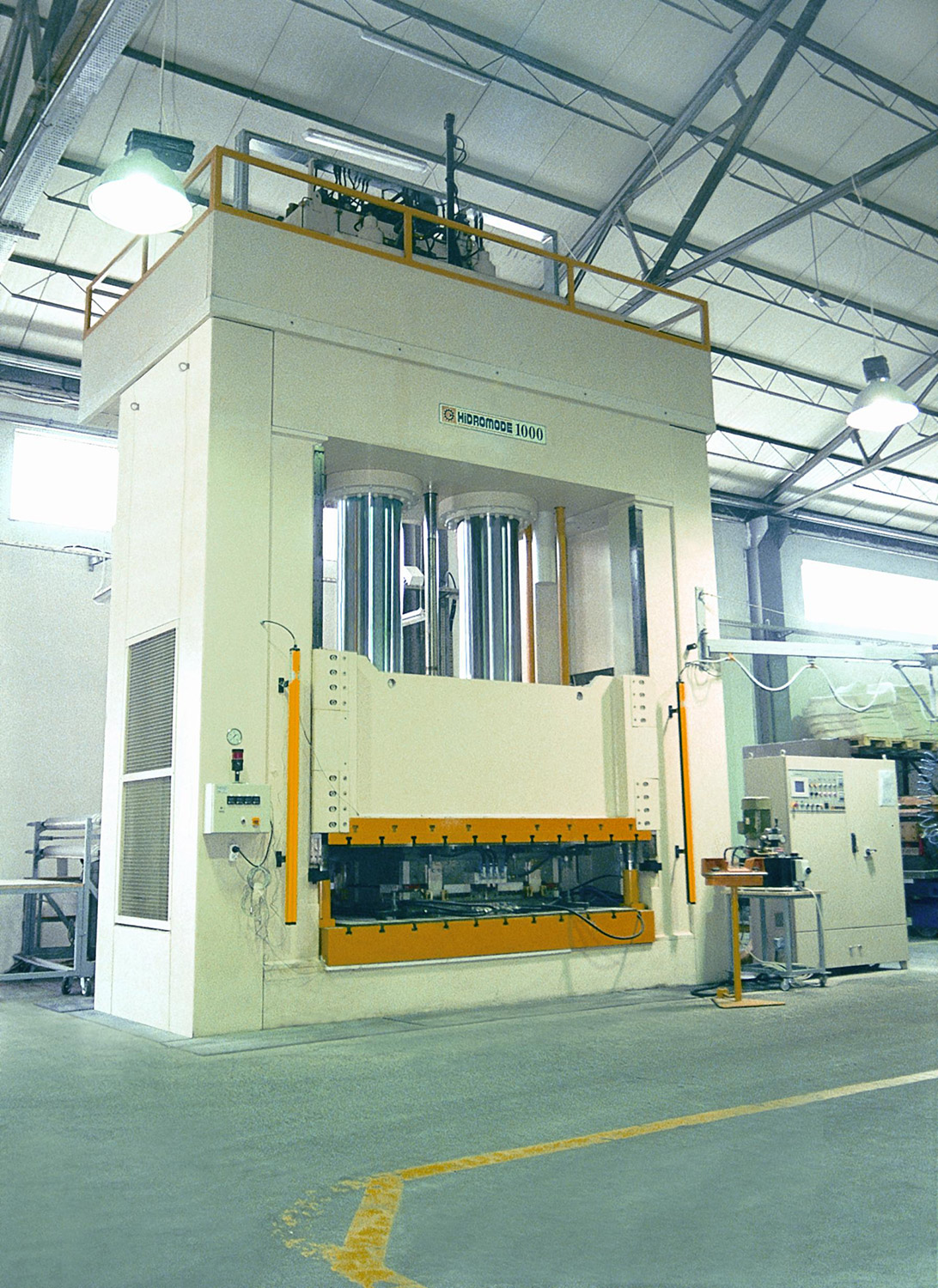HSP DK COLUMN STRETCHING PRESSES