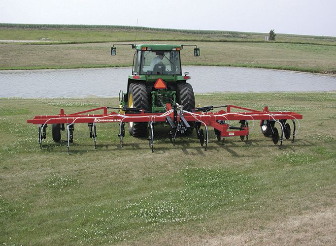 F1100 is a 3-point hitch applicator