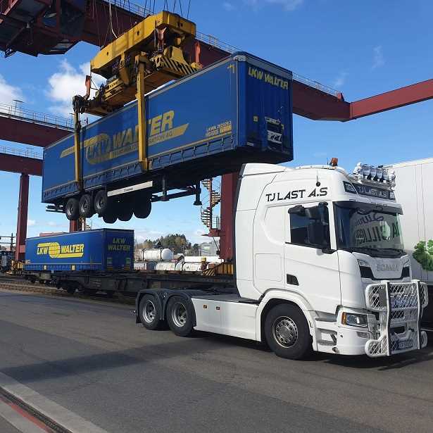 Transporte ferroviario y por carretera