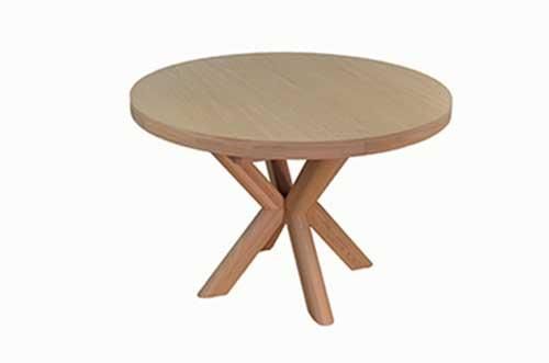طاولة خشبية مستديرة