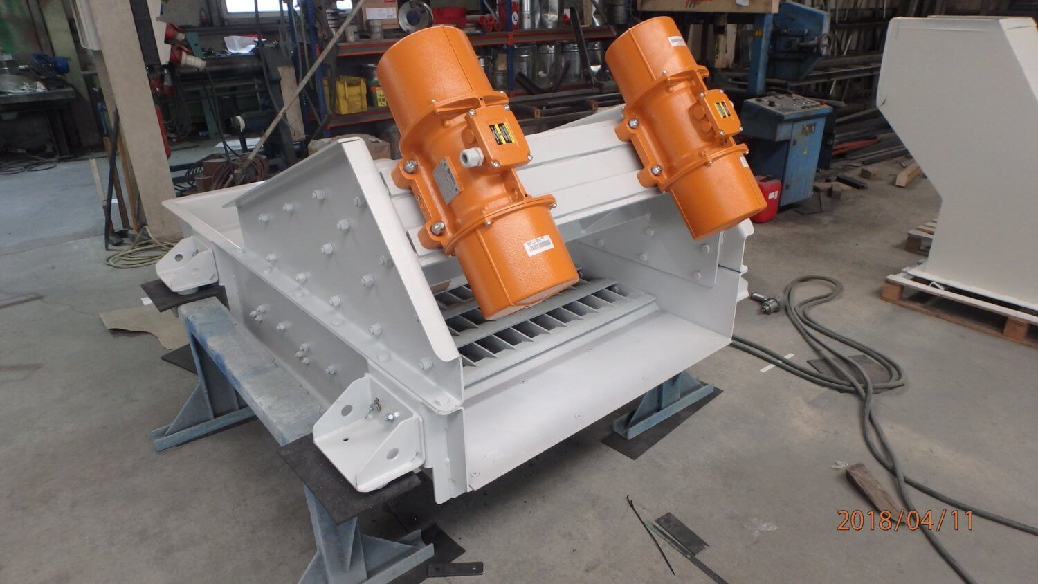 Schwingfördersieb-Recycling-Fördertechnik-23-1500x844.jpg