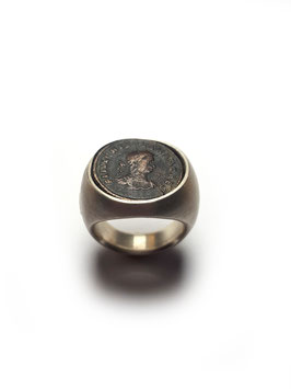 old money inlaid ring