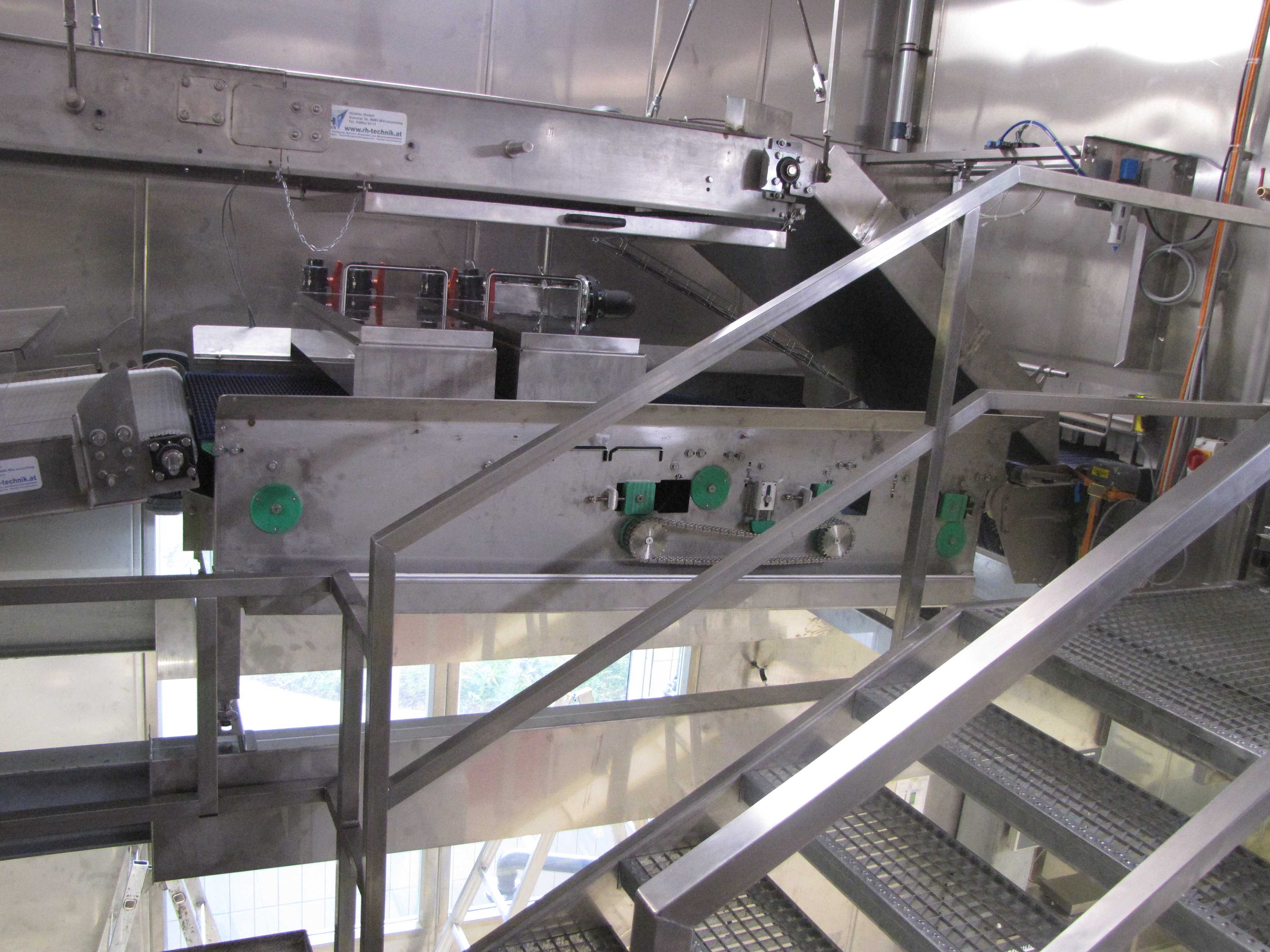We plan and build machines and special machines