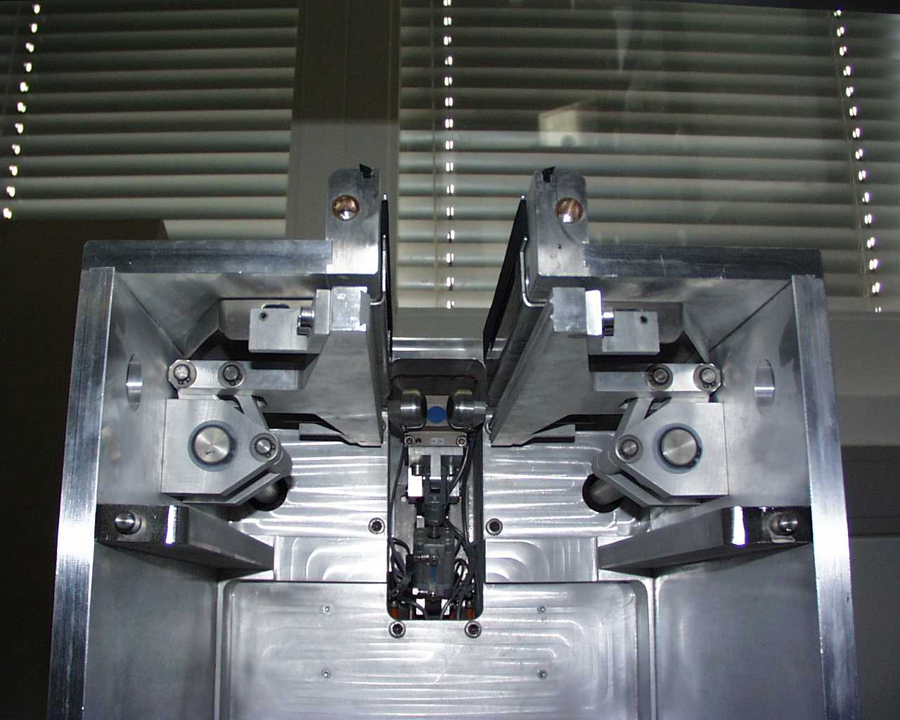 We plan and build machines and special machines