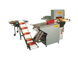 Equipment for bread cutting and packing