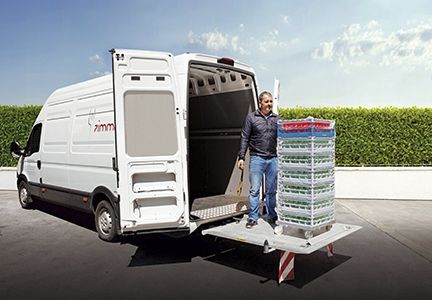 loading platform for closed box vehicles