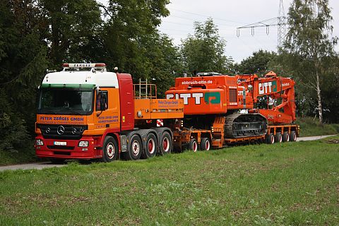  heavy goods transportation with lowbed trailer