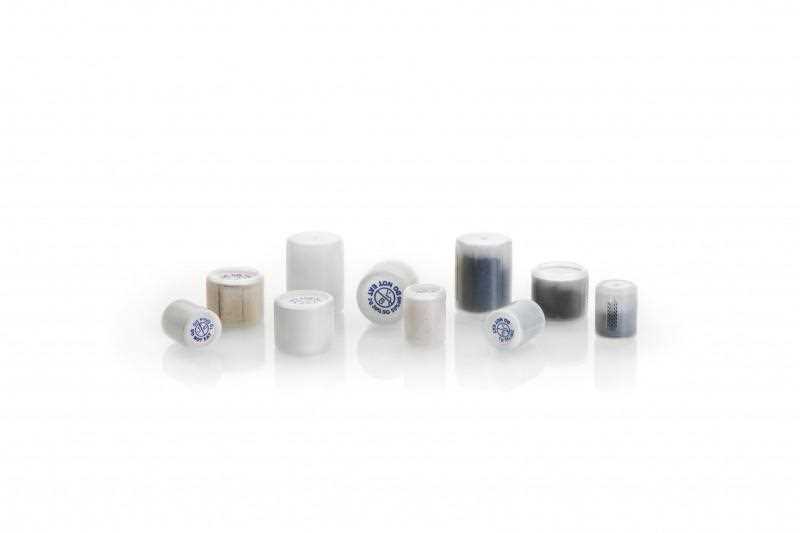 Plastic desiccant capsule