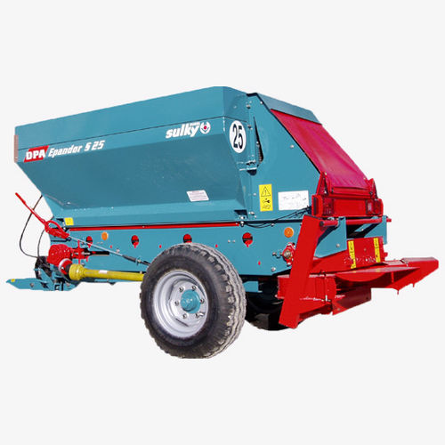 TRAILER FERTILIZER MACHINE