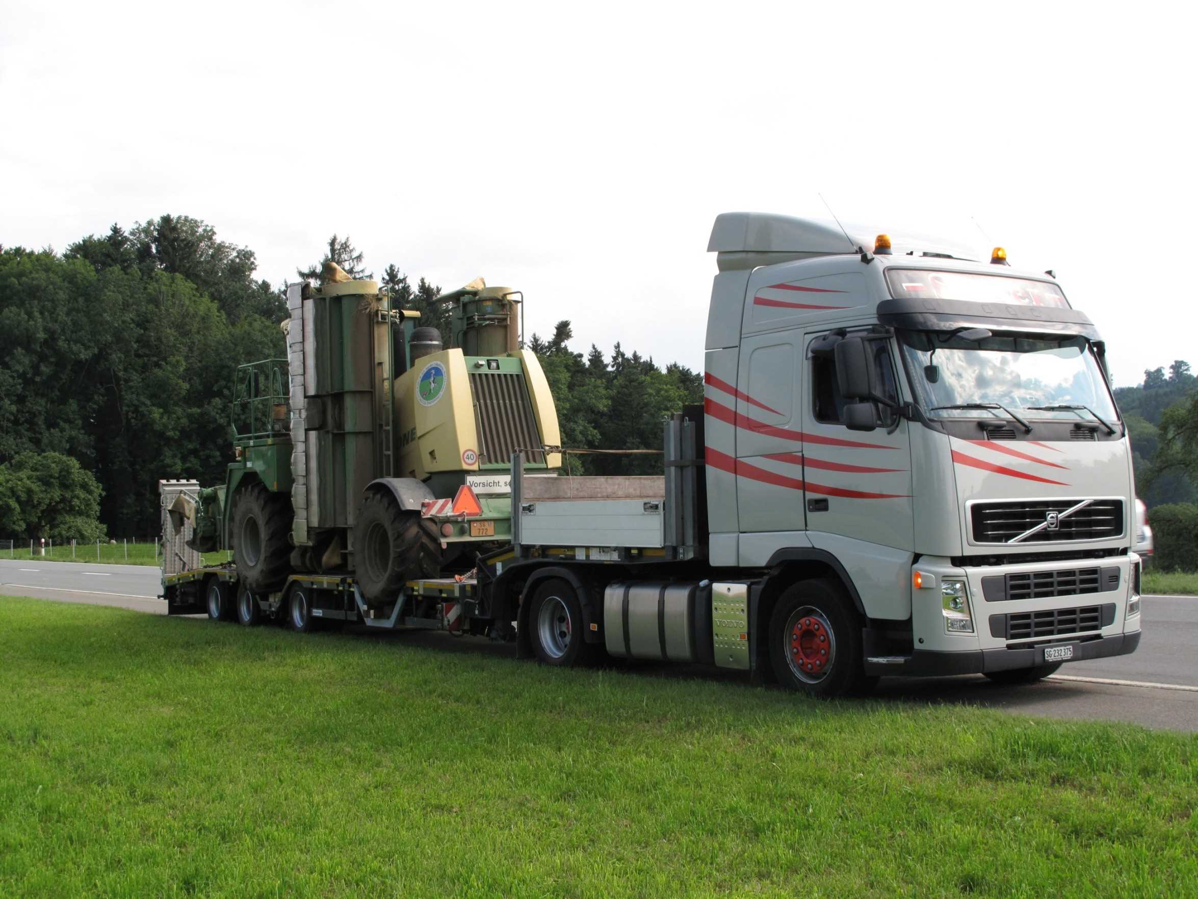 Jumbo trailer (Low bed yarı römork ile taşıma)