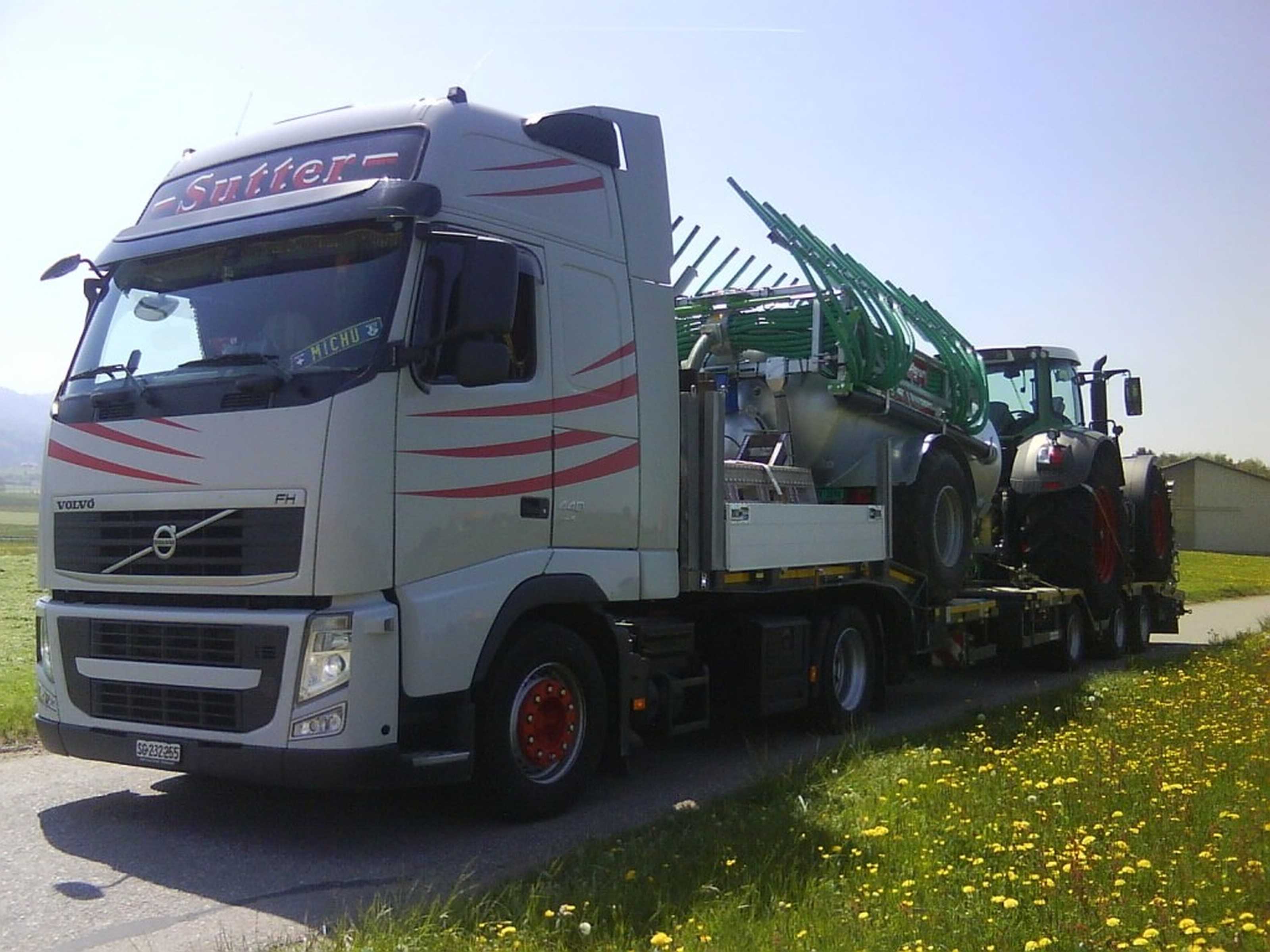 Jumbo trailer (Low bed yarı römork ile taşıma)