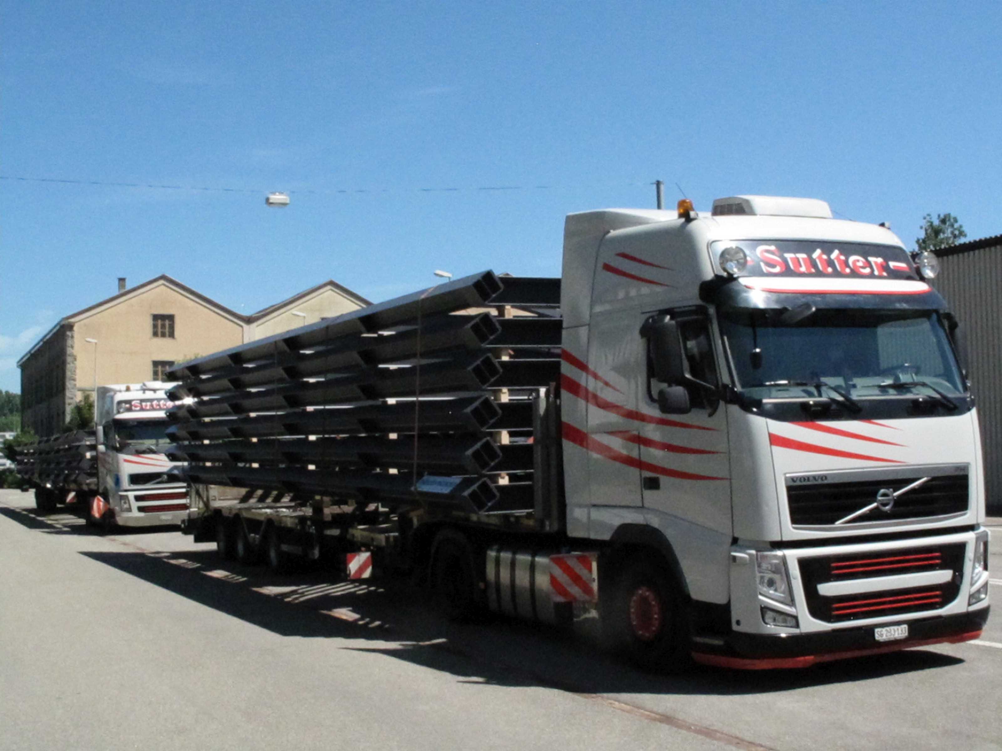 Pull-out semi-trailer