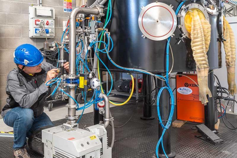 Vacuum welding chamber