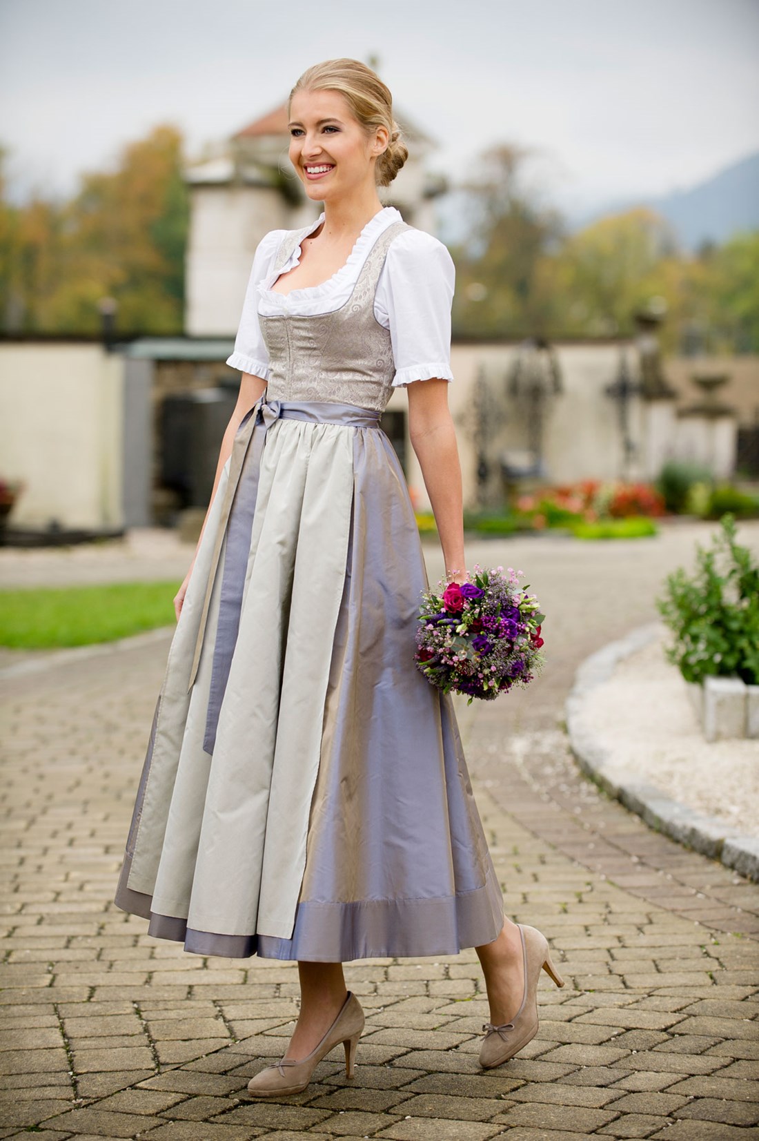 women's traditional clothing