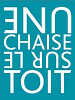 UNE CHAISE SUR LE TOIT