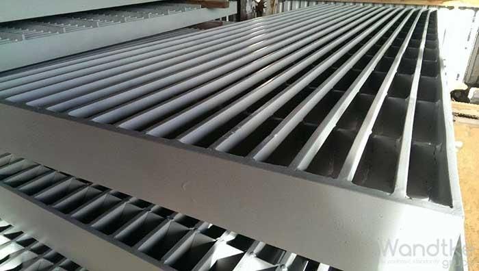Industrial grating made of flat bars