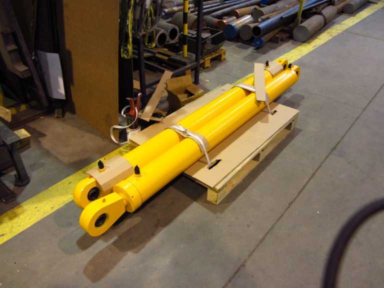 HYDRAULIC CYLINDERS