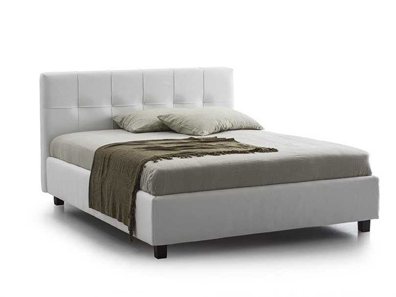 Upholstered fabric bed 